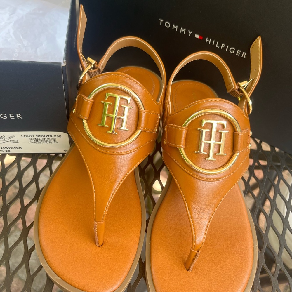 Tommy Hilfiger Omera Thong Chunky Heel Sandal Size 6.5 M
